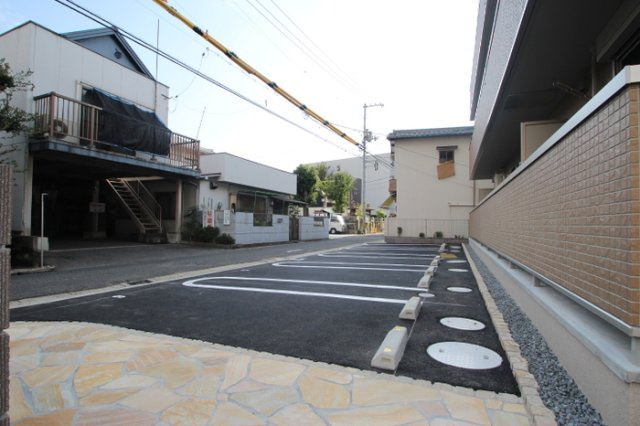 大供MOMOの駐車場