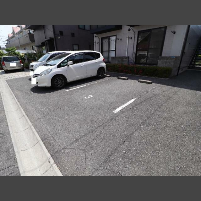 ピアチェーレ Bの駐車場