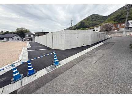 安佐南区八木３丁目の前面道路含む現地写真