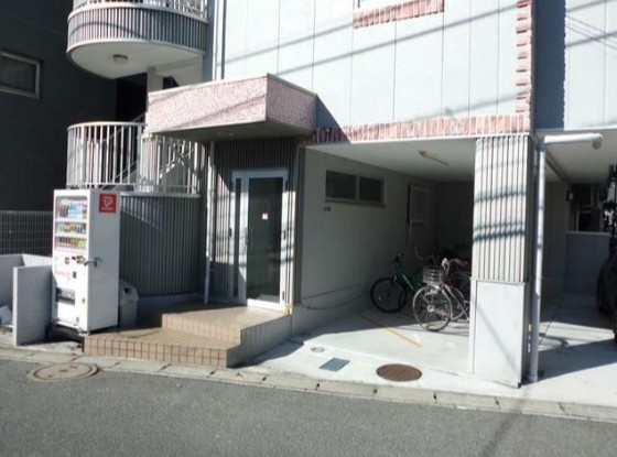 バーミリオン市川のエントランス