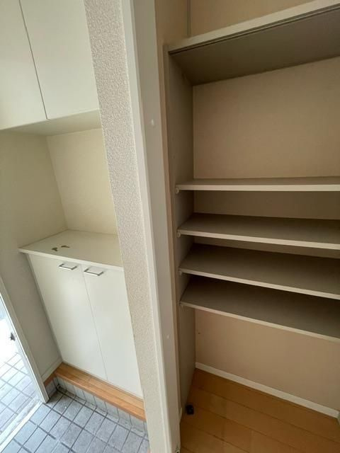 クレセオ西長瀬の収納