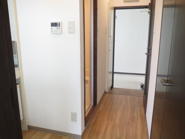 キャピタルヒロの玄関