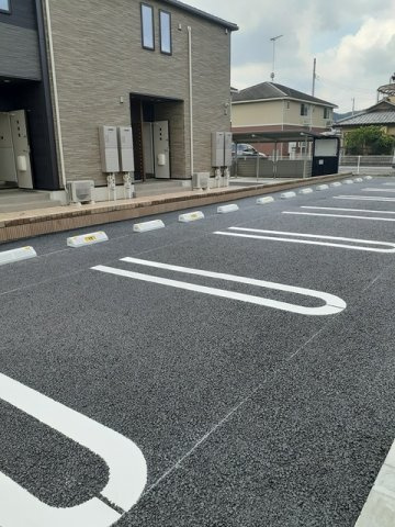 アマティの駐車場
