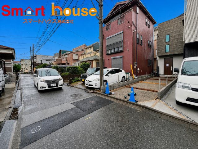 相模原市南区相南第12の前面道路含む現地写真|お住まいの前面道路が広いと駐車が楽になり、陽当たりも遮られないので明るく居心地の良いお家になります♪