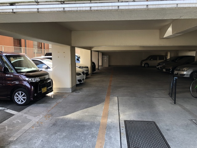 ベルウッド相模原の駐車場|部分的に屋根もついてます