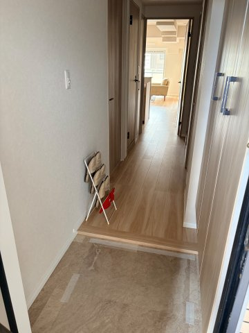 サーパス衣山壱番館の玄関
