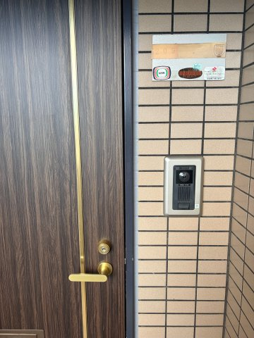 サーパス衣山壱番館の玄関