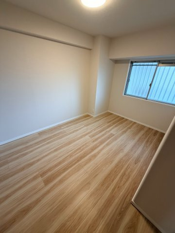 サーパス衣山壱番館の洋室