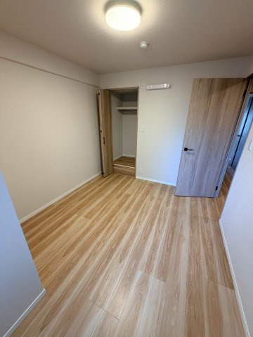 サーパス衣山壱番館の洋室