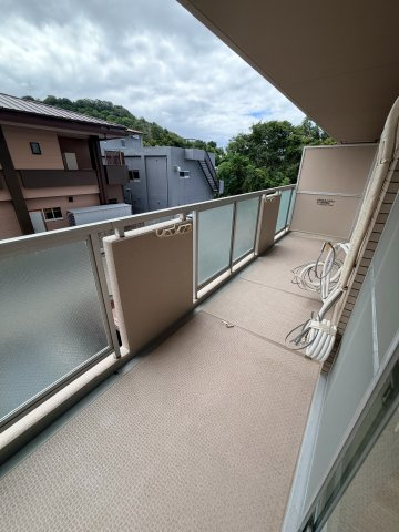 サーパス衣山壱番館のバルコニー
