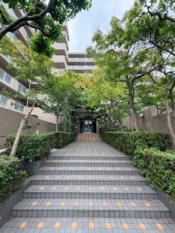 サーパス衣山壱番館のエントランス