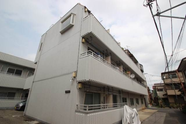ウォンザハイム B棟の外観