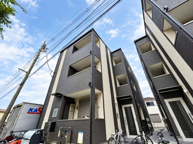 川口市安行出羽１丁目のアパートの外観