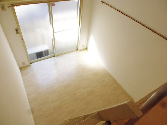 ルミエール三田のその他|ロフトから見た居室☆