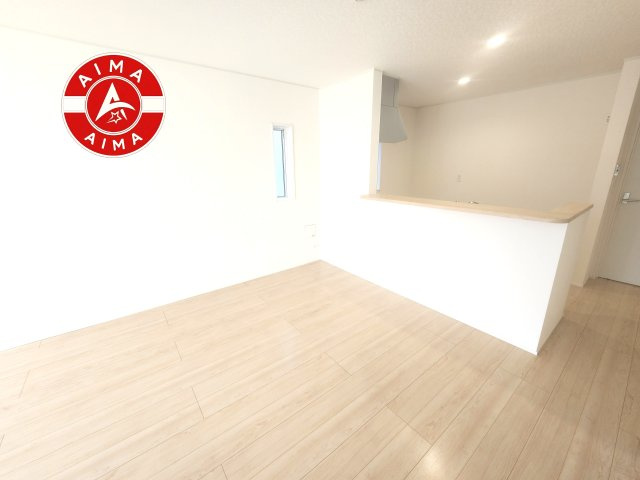 古賀市中央6丁目第9-2棟（2号棟）の内観：施工例|ダイニングとリビングのメリハリが付けやすい空間設計になっています。