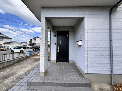 【玄関】 | 原口町　４LDK　中古住宅