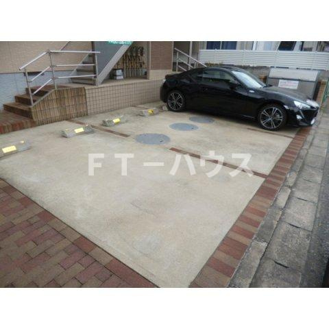 ドミールＫの駐車場