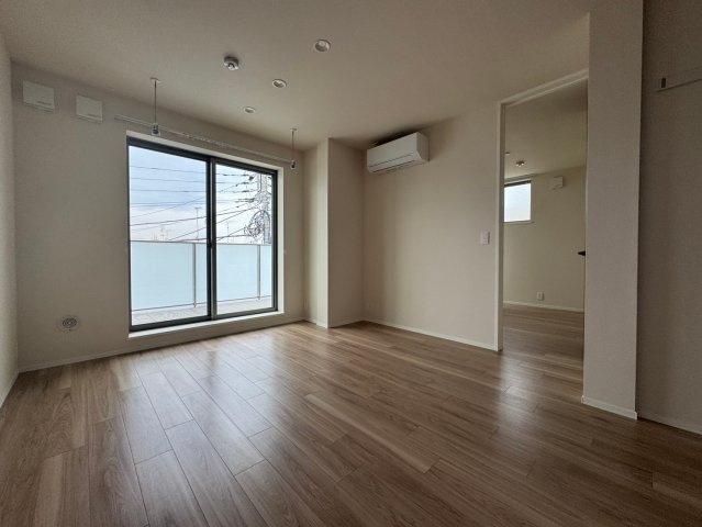 川崎市多摩区菅５丁目の賃貸マンションの居間・リビング