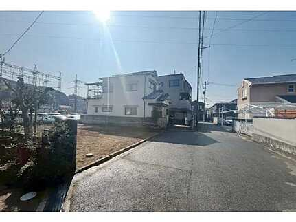広島市佐伯区八幡東２丁目の前面道路含む現地写真