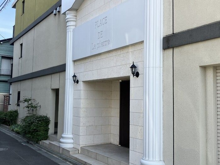PLACE.DE.La.pierreのエントランス