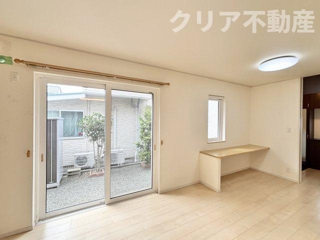 【居間・リビング】 | 美築！並列４台☆前橋市小屋原町中古