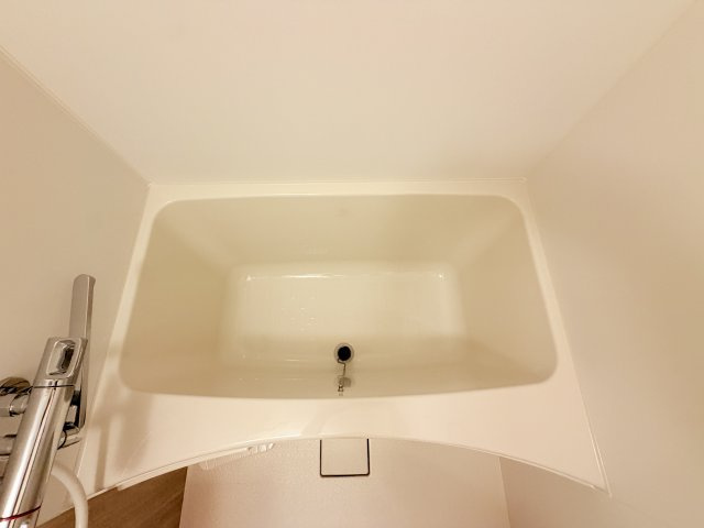 セレニテ西元町アリエの浴室