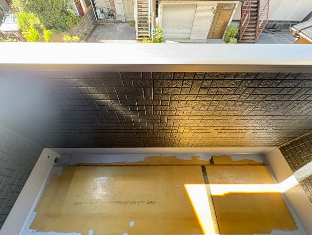 「駐車3台可」高知市百石町11　新築一戸建てのバルコニー|空が広く感じられる見晴らしの良いバルコニー。換気やお布団干しにも便利な広さです。
