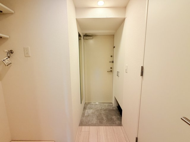 セレニテ西元町アリエの玄関