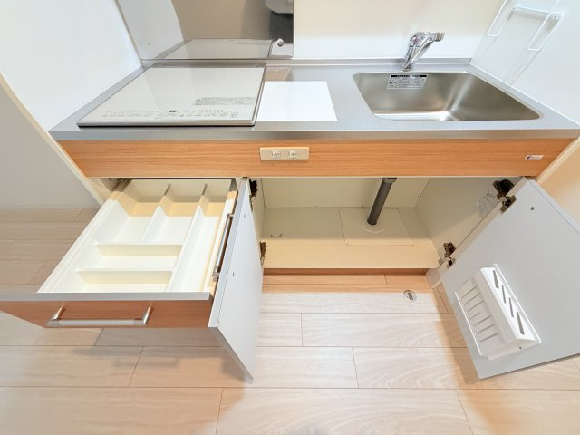 セレニテ西元町アリエのキッチン