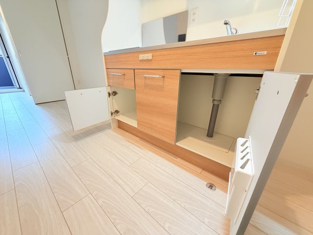 セレニテ西元町アリエのキッチン