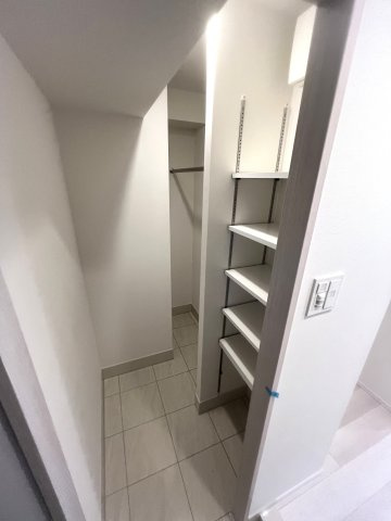 びゅうリエット横浜東神奈川の内装|シューズクローク　※別号室の参考写真です(現況優先・仕様違いの場合あり)