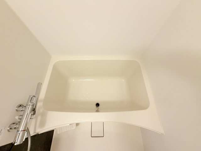 セレニテ西元町アリエの浴室