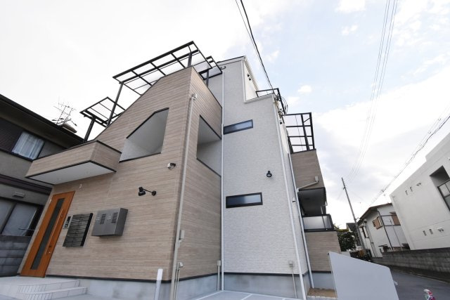 ヴィクトワール西宮丸橋のエントランス