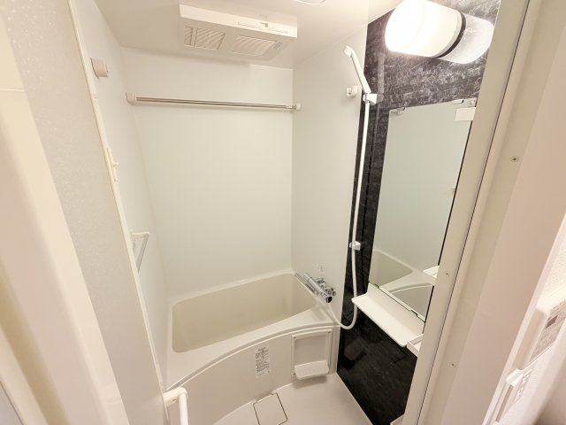セレニテ西元町アリエの浴室