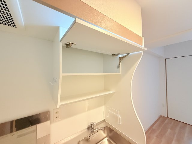セレニテ西元町アリエのキッチン