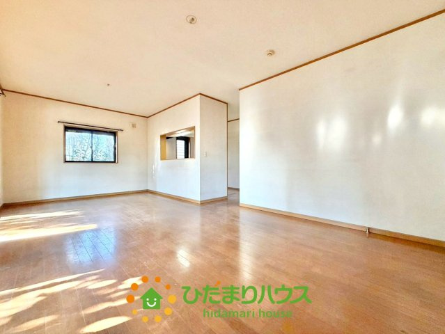 加須市下樋遣川　中古一戸建ての居間・リビング
