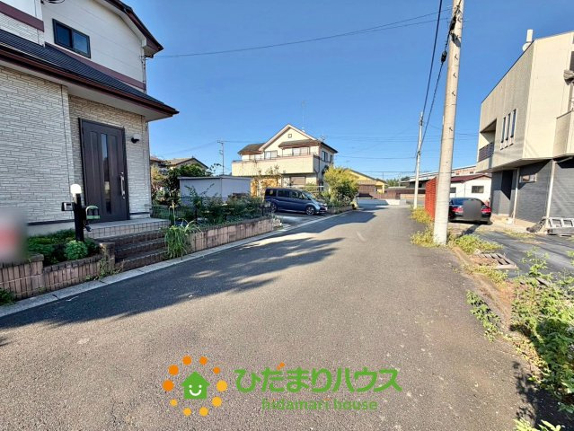 加須市下樋遣川　中古一戸建ての前面道路含む現地写真