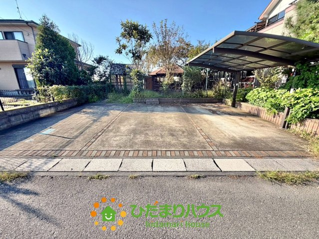 加須市下樋遣川　中古一戸建ての駐車場