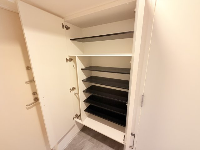 セレニテ西元町アリエの収納