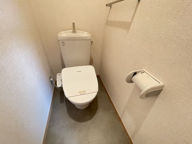 エトワールのトイレ|※左右反転・別室の写真になります。