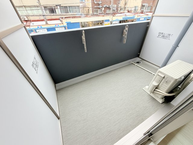 セレニテ西元町アリエのバルコニー