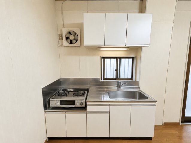 船橋市習志野台3丁目　中古戸建のキッチン|※画像の一部はAIを用いて加工・編集しています。実際の状況と異なる場合がありますので、ご了承下さい。1階