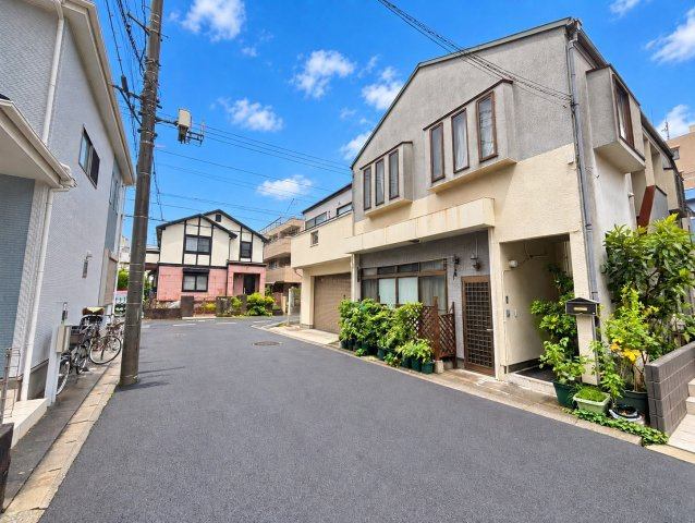 船橋市習志野台3丁目　中古戸建の前面道路含む現地写真|※画像の一部はAIを用いて加工・編集しています。実際の状況と異なる場合がありますので、ご了承下さい。