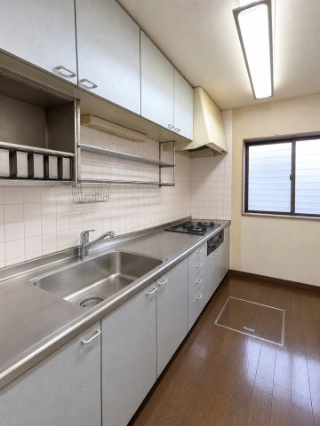 船橋市習志野台3丁目　中古戸建のキッチン|※画像の一部はAIを用いて加工・編集しています。実際の状況と異なる場合がありますので、ご了承下さい。2階