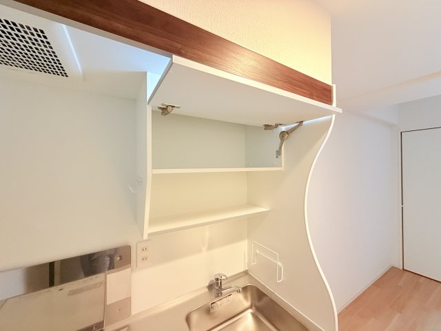 セレニテ西元町アリエのキッチン