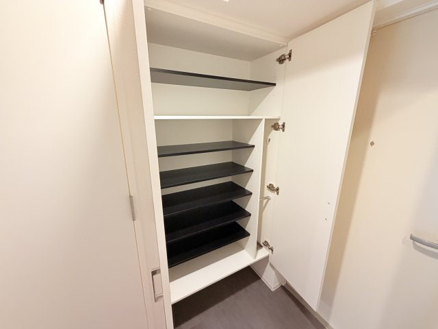 セレニテ西元町アリエの収納