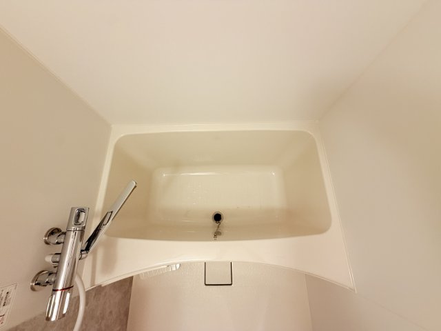 セレニテ西元町アリエの浴室