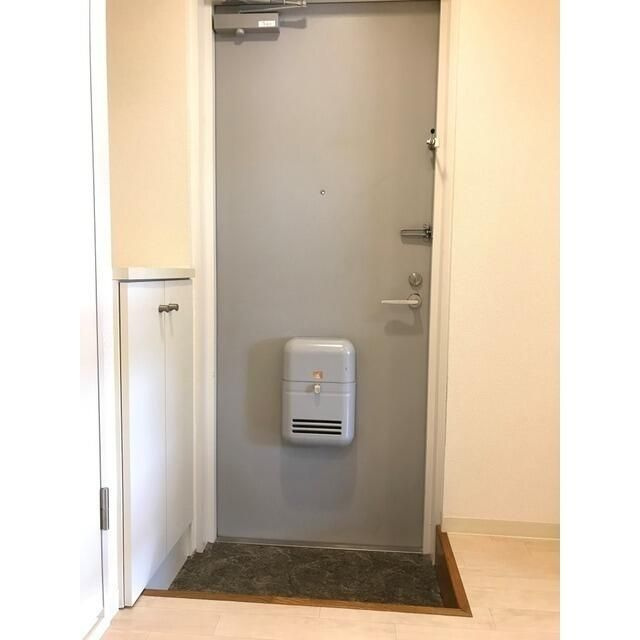 サリエンテＳＩビルの玄関