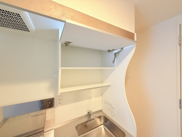 セレニテ西元町アリエのキッチン