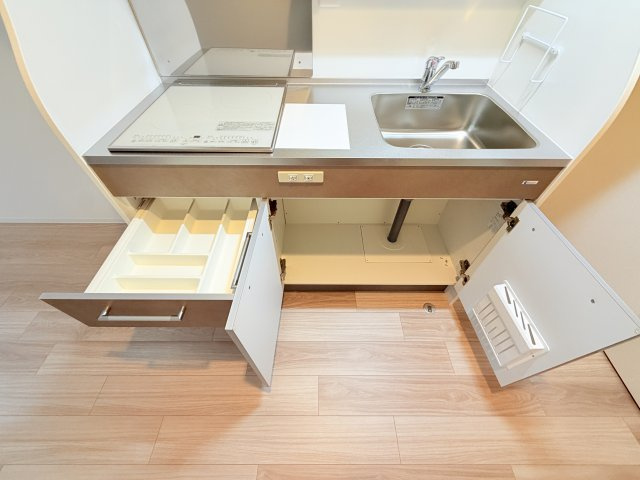 セレニテ西元町アリエのキッチン